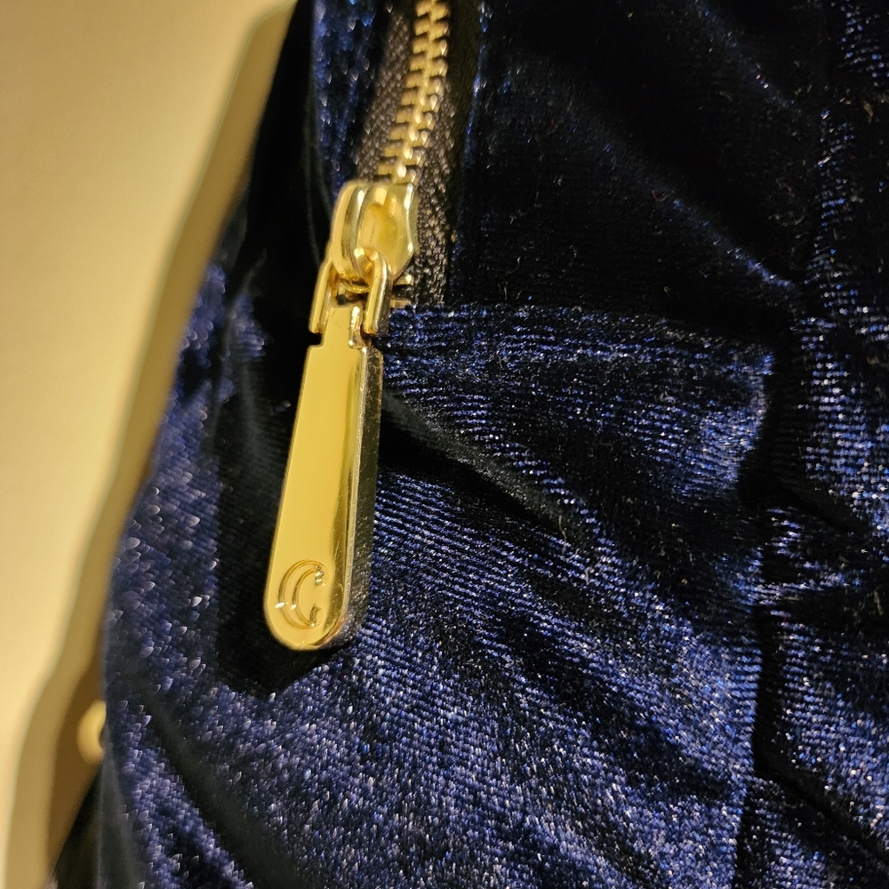 💙 EUC Navy Quilt Velvet Backpack - Picture 6 of 11